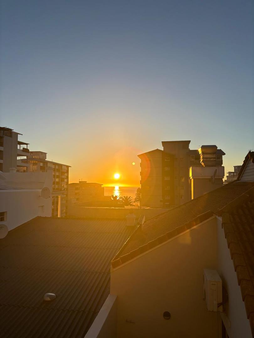 2 Bedroom Property for Sale in Sea Point Western Cape